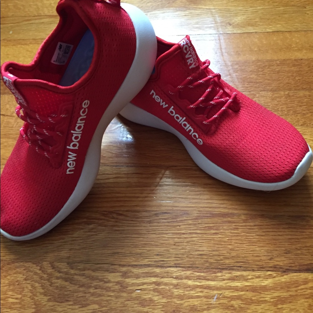 Tennis shoes